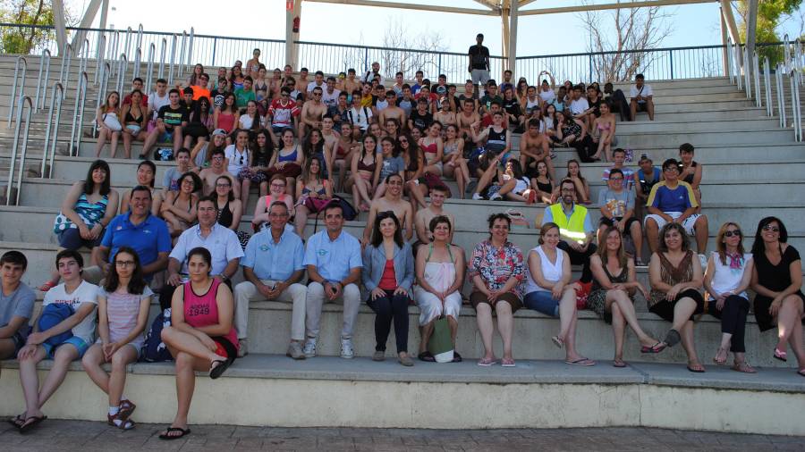 Más de 200 personas participaron en el simulacro en el parque acuático de La Pineda.