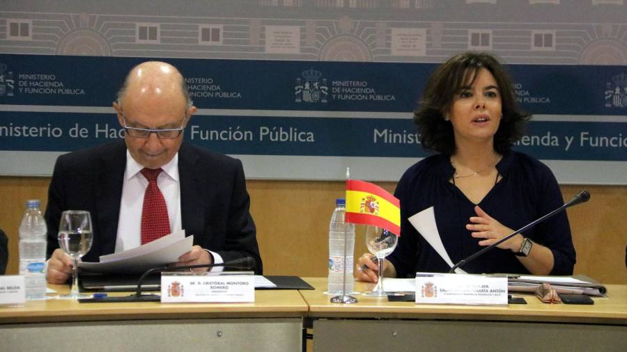 Imatge general del ministre d'Hisenda, Cristóbal Montoro, i la vicepresidenta del govern espanyol, Soraya Sáenz de Santamaría, al CPFF el 7 de juliol de 2017. Foto: ACN