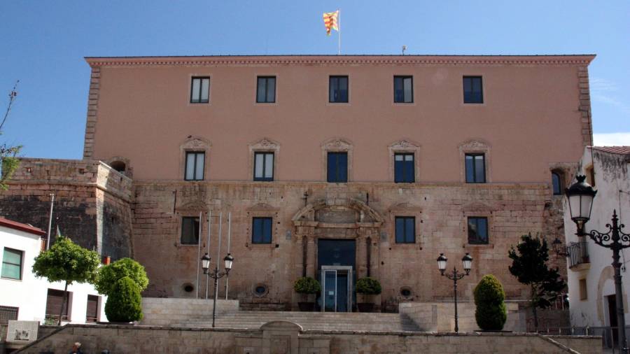 Façana de l'Ajuntament de Torredembarra, ubicat a la plaça del Castell. FOTO: ACN