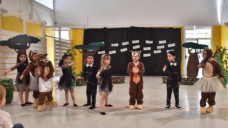 El Col·legi d’Educació Infantil i Primària Rubió i Ors de Reus va dur a terme dilluns un assaig previ a l’estrena de l’obra. FOTO: Alfredo González