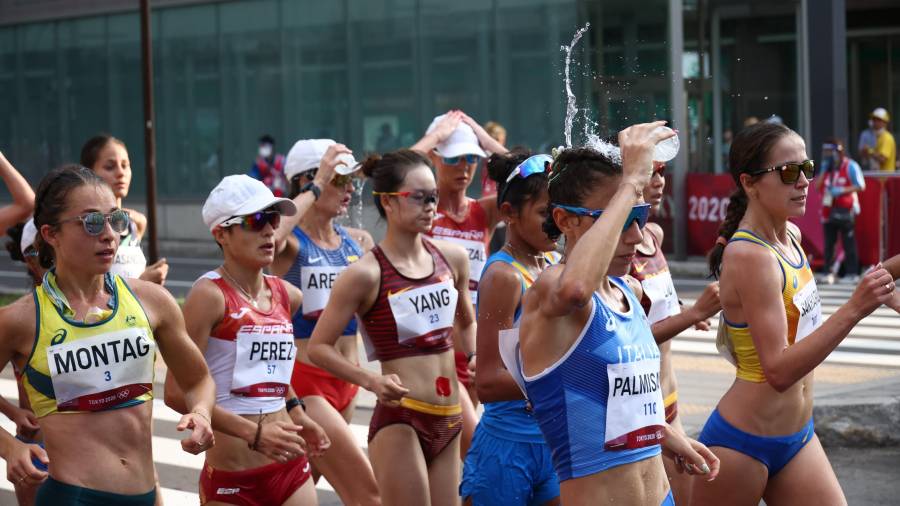 María Pérez con las demás atletas en la prueba de marcha 20km de los Juegos de Tokio