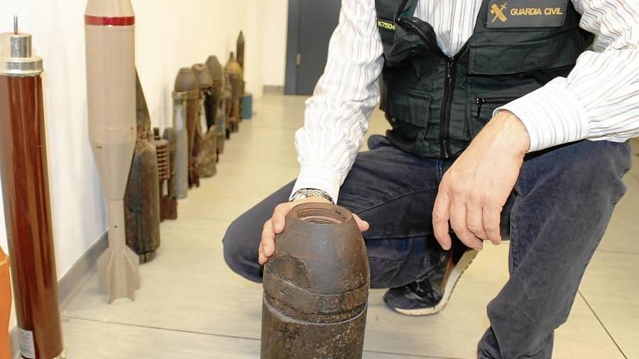 Algunas de las granadas y proyectiles de la Guerra Civil intervenidas en Tarragona. FOTO: DT
