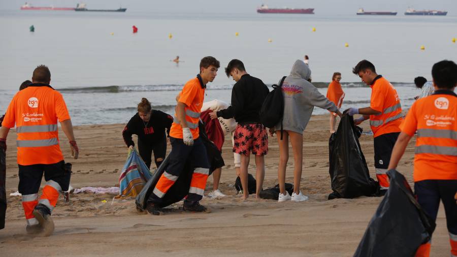 Las playas de Tarragona estarán abiertas esta noche, teniendo en cuenta las medidas de prevención de la Covid-19. DT
