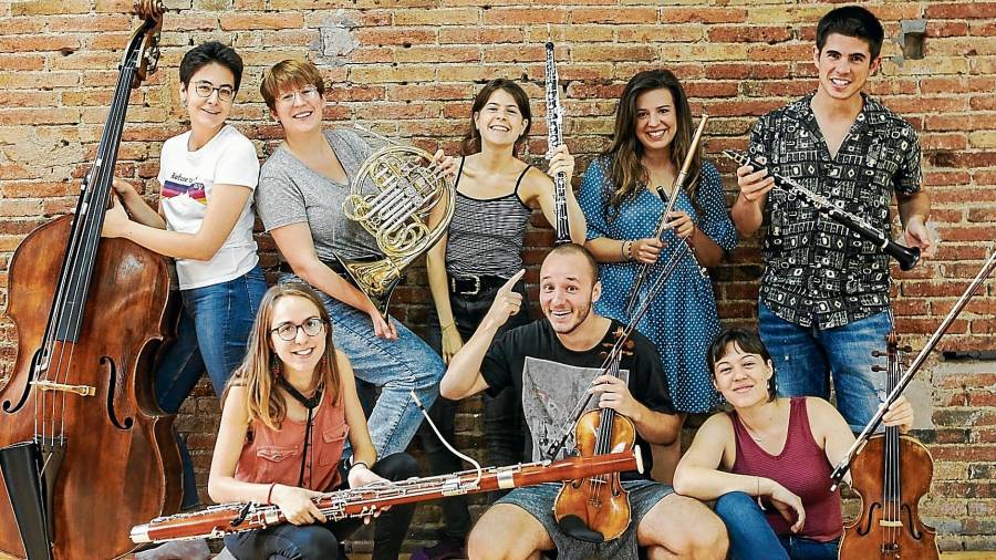 Los integrantes de Bärhof Ensemble durante uno de los paréntesis en Cal Massó. Foto: Alba Mariné
