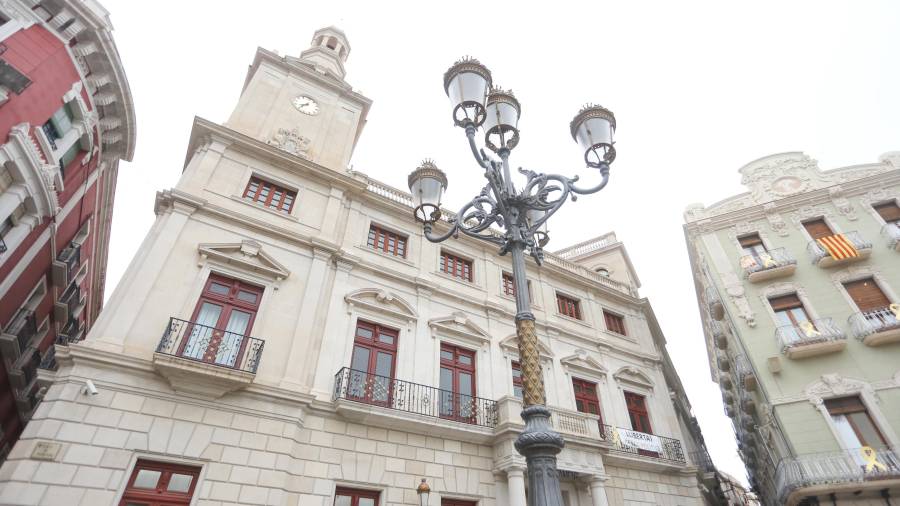 Imagen de archivo de la fachada del Ayuntamiento de Reus. Foto: A. Mariné