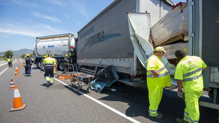 Un dels accidents mortals amb camió del passat 2018. FOTO: J. REVILLAS