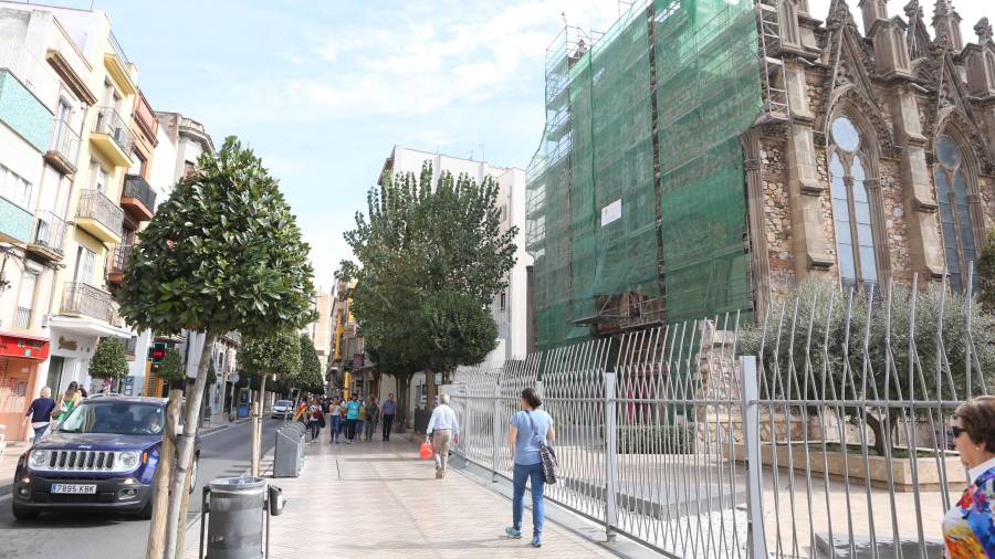 La setmana passada es va instal·lar la bastida i les obres s’iniciaran avui. FOTO: Alba Mariné