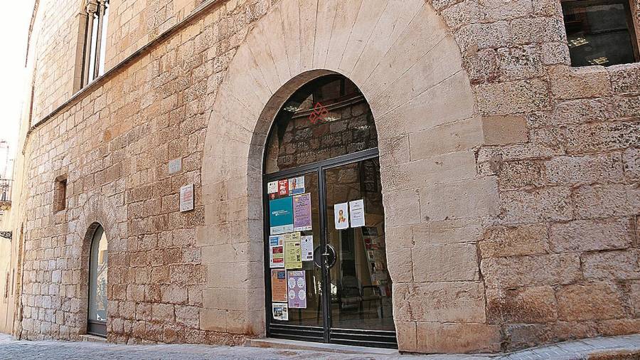 Entrada principal al Consell Comarcal de la Conca de Barberà, a Montblanc. FOTO: ACN