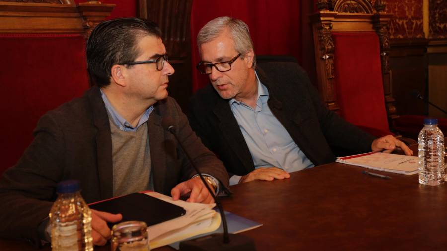 José Luis Martín (PP) y Josep Fèlix Ballesteros (PSC). Foto: Lluís Milian