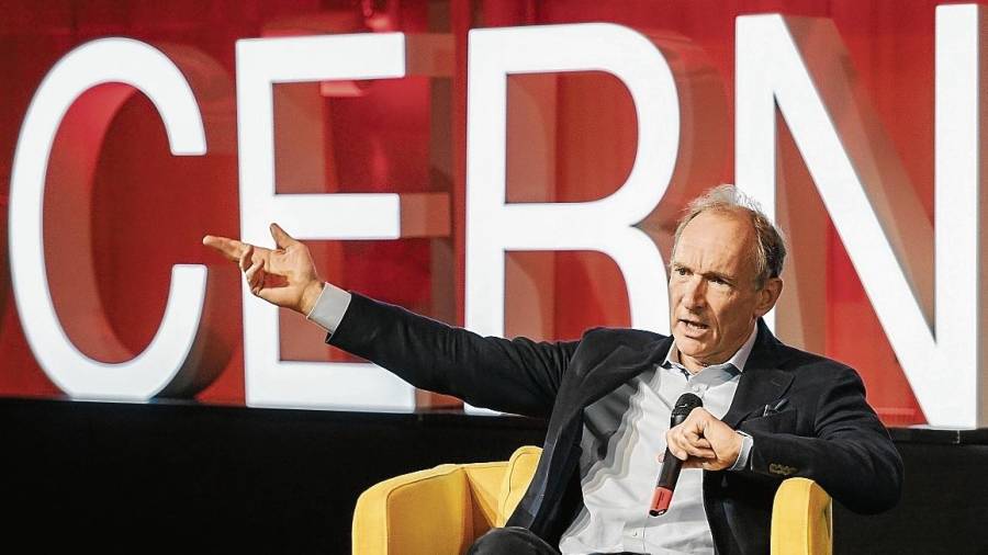 El padre de la Web, el británico Tim Berners-Lee, durante un discurso en Ginebra. FOTO: EFE