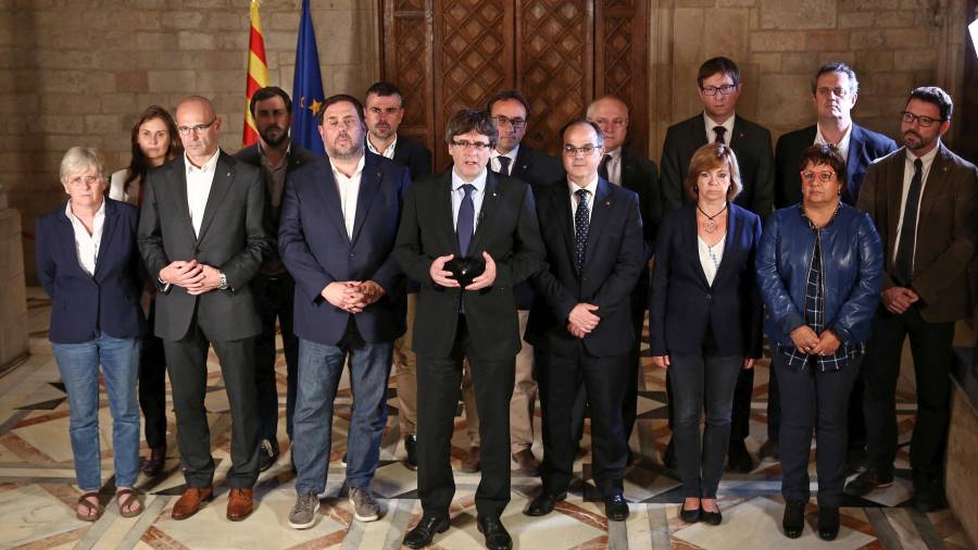El Govern de la Generalitat en pleno, ayer durante la declaración del president Puigdemont. Foto: jordi bedmar
