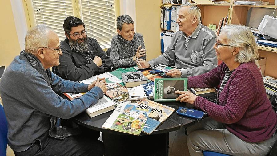 La asociación Tarragona Esperanto se reúne cada semana en la Cooperativa Obrera. Foto: Alfredo González