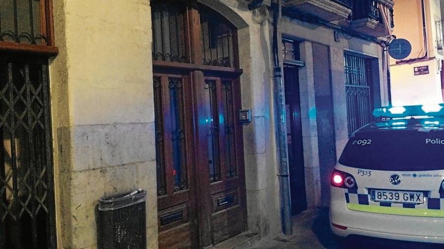 Agentes de la Guàrdia Urbana de Reus detuvieron al individuo el sábado por la noche. FOTO: Marc Càmara