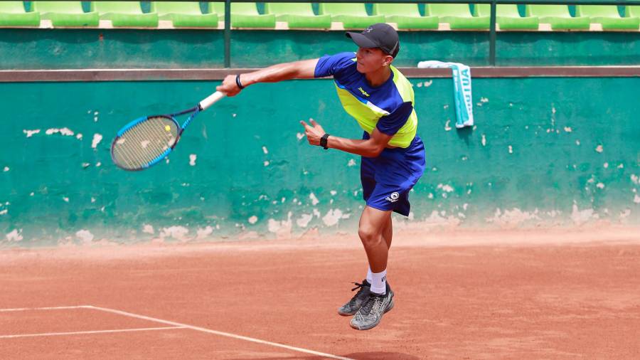 Camilo Pérez se impuso en la final nacional cadete de tenis celebrada en el Club Tennis Tarragona. Foto: Fabián Acidres