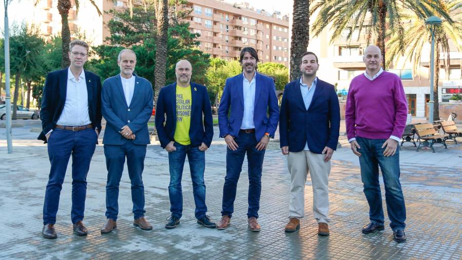De izquierda a derecha, Ferran Bel (Jxc), Joan Ruiz (PSC), Jordi Salvador (ERC), Sergio del Campo (Cs), Ismael Cortés (ECP) y Jordi Roca (PP). Foto: Fabián Acidres