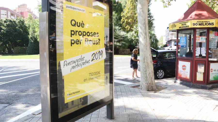 Los carteles de los presupuestos participativos ya lucen en la ciudad. FOTO: Alba Mariné