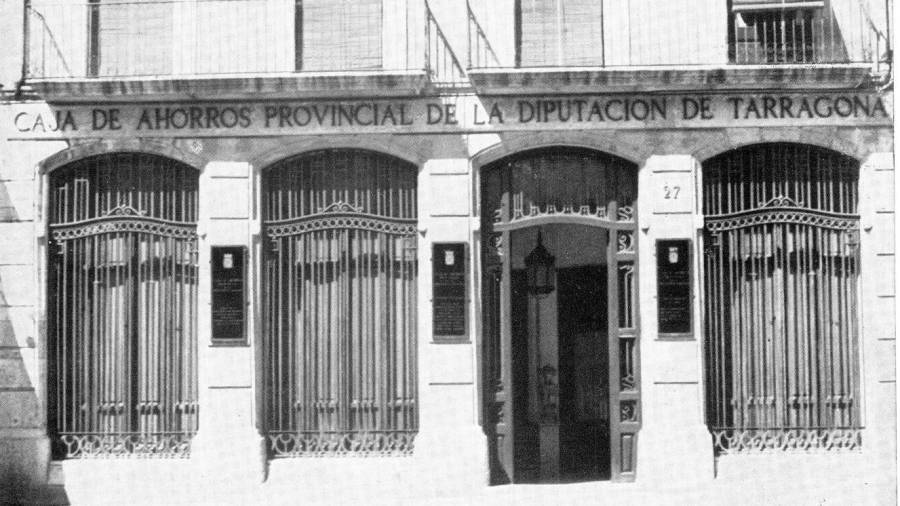 La primera oficina de Caixa Tarragona, en el número 27 de la Rambla Nova. FOTO: DT