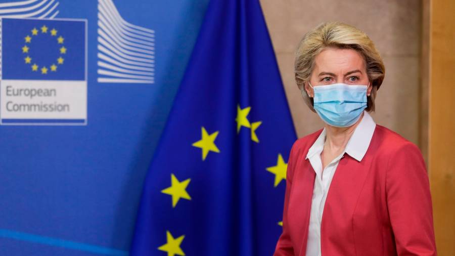 La presidenta de la Comisión Europea, Ursula von der Leyen, espera que este primer desembolso ponga en marcha el plan español de reformas. FOTO: EFE