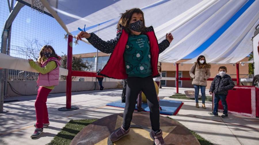 A l’Escola Enxaneta es pot tenir un primer contacte amb el circ. FOTO: ÀNGEL ULLATE
