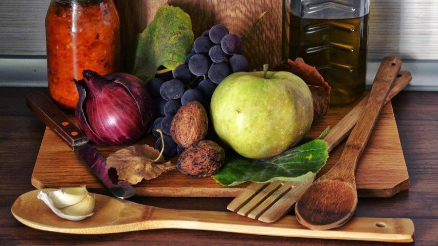 Aceite de oliva y frutos secos, claves en la dieta. Pixabay