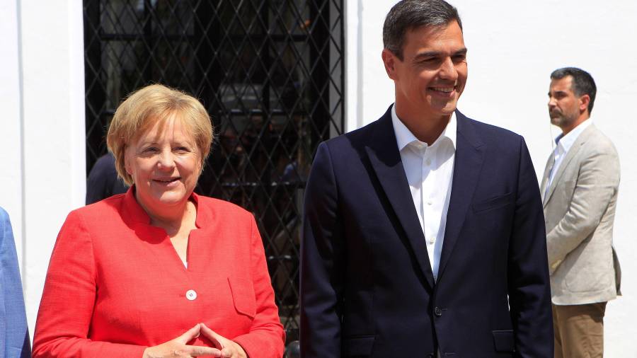 Angela Merkel y Pedro Sánchez, ayer en Doñana donde se reunieron. FOTO: efe