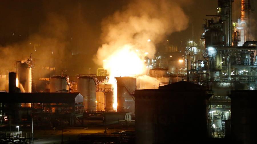 El accidente en la planta de Iqoxe se registró la tarde del pasado 14 de enero. FOTO: PERE FERRÉ/DT
