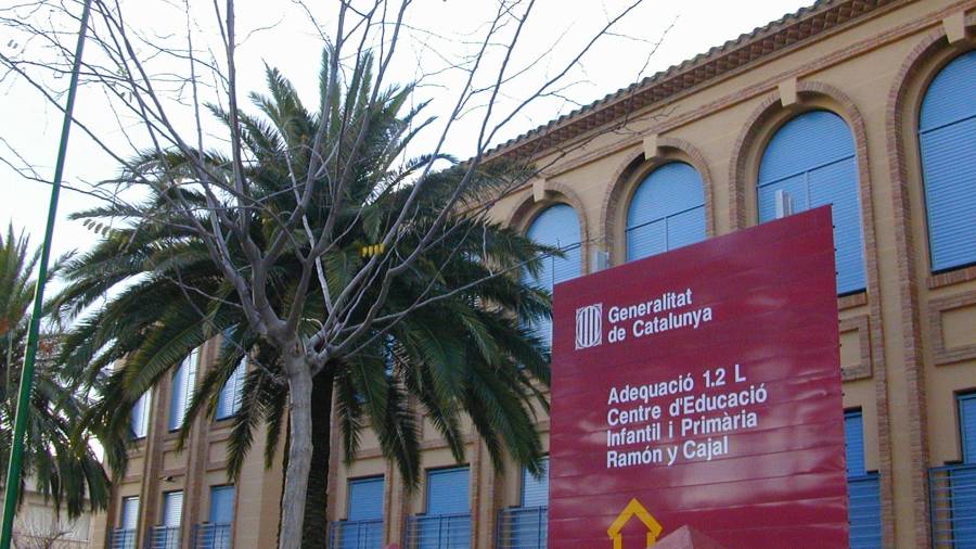 L’exterior de l’escola Ramón y Cajal d’Ulldecona. FOTO: JOAN REVILLAS