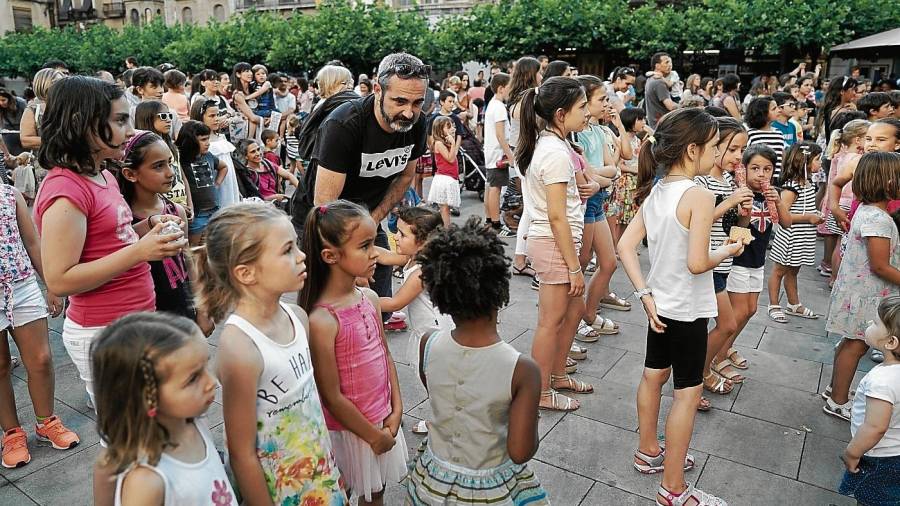 El grup va actuar ahir dijous a la plaça del Pati de Valls. FOTO: Alba Tudó
