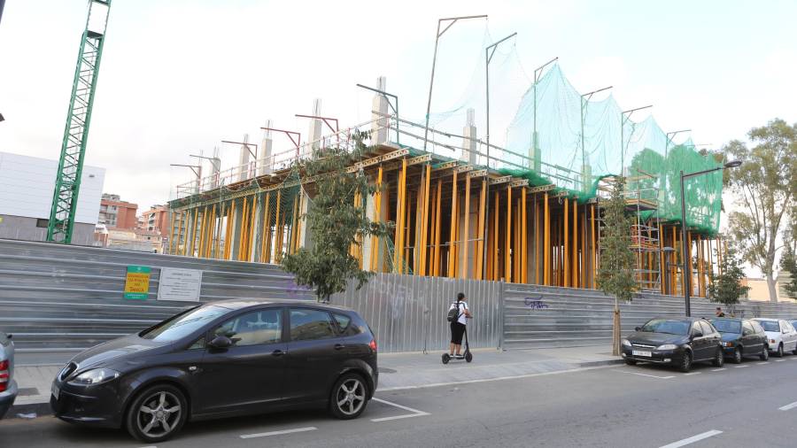 Imagen actual de la construcción de una promoción de pisos en la zona de Mas Mainer, en Reus. FOTO: ALBA MARINÉ