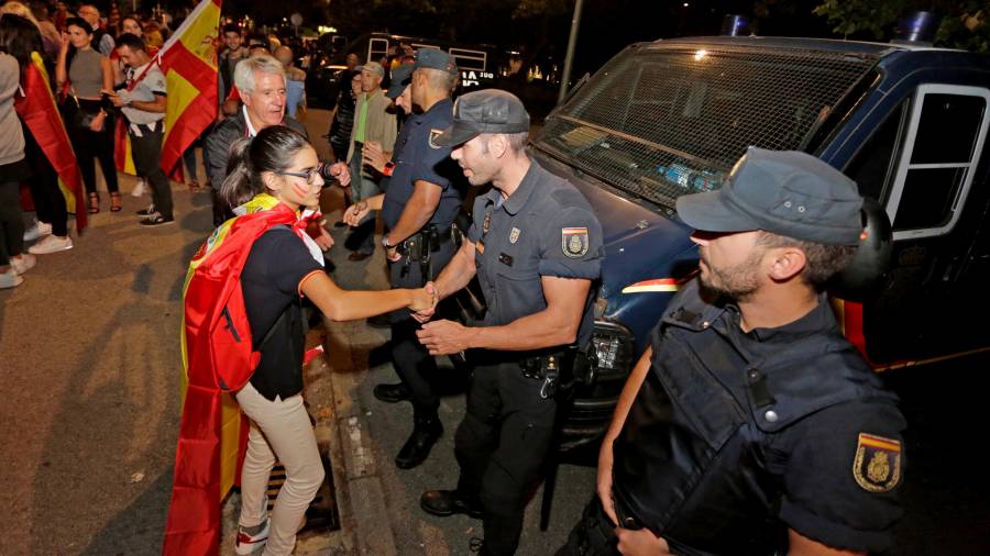 Agentes de la Policía Nacional en Tarragona, durante una manifestación reciente. FOTO: lluís milián