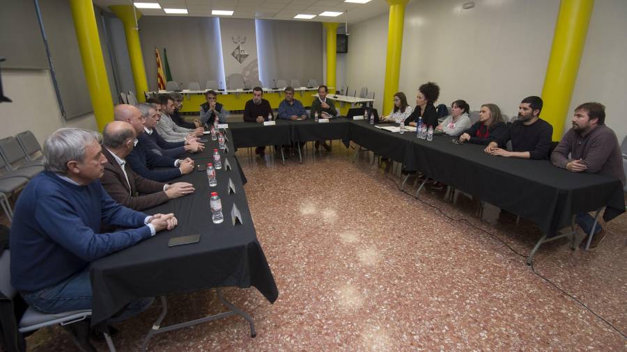 La Taula de Consens pel Delta es va reunir ahir a l’Ajuntament de Deltebre. FOTO: JOAN REVILLAS