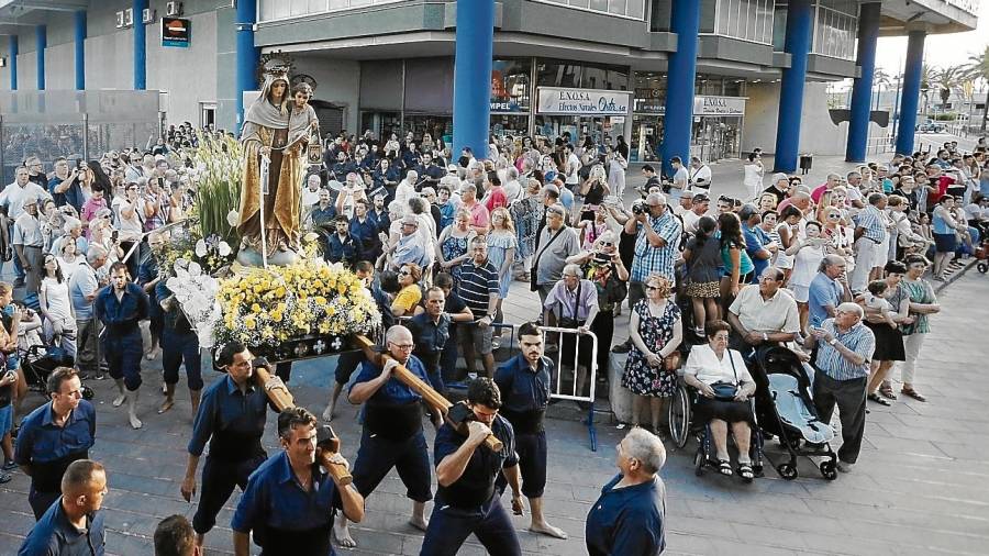 La procesión de la Verge del Carme está, por el momento, en el aire. FOTO: PERE FERRÉ