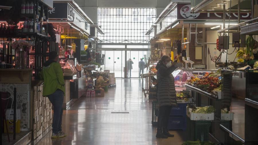 El mercat de Tortosa és un dels espais comercials i gastronòmics més importants de les Terres de l’Ebre. FOTO: JOAN REVILLAS