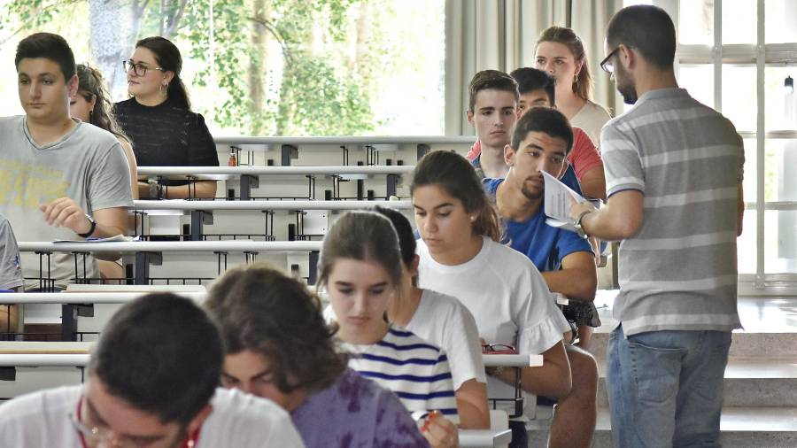 Un grupo de alumnos, en un aula de la URV, este martes. Foto: Alfredo González