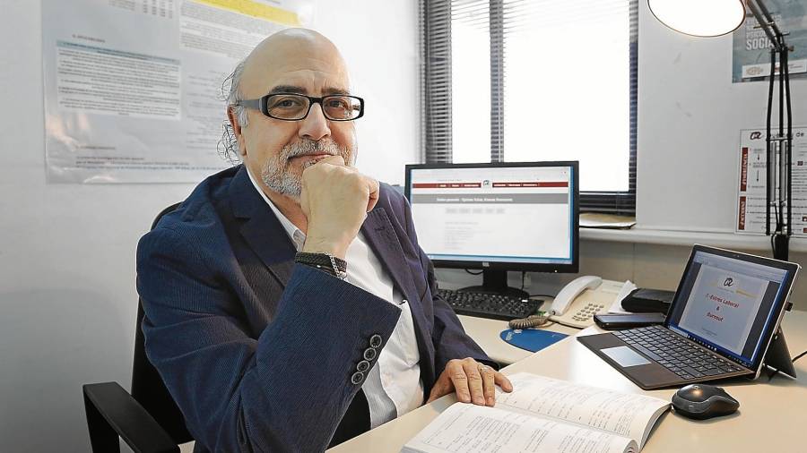 El psicòleg i catedràtic Joan Boada, al seu despatx de la URV. Foto: Pere Ferré