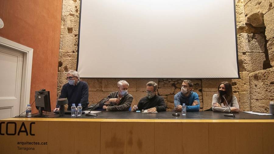 Rafael López-Monné, Rogelio Jiménez, Saül Garreta, Joan Díaz y Alicia Escudero, en un momento del debate. FOTO: ÀNGEL ULLATE