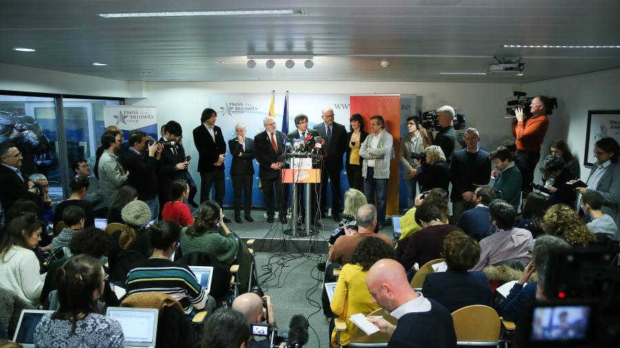 Carles Puigdemont, en una imagen del pasado jueves tras conocer el resultado de las elecciones al Parlament de Catalunya. FOTO: EFE
