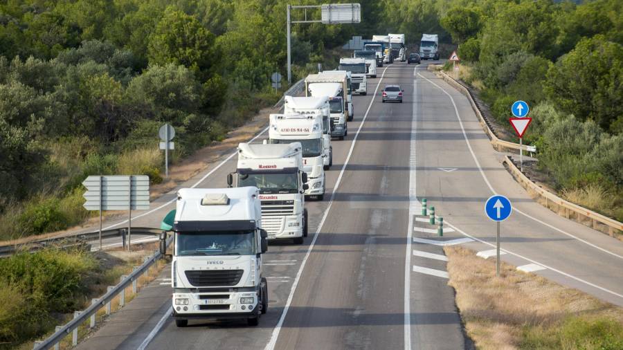 La trama de amaños entre grandes fabricantes de camiones ha atrapado a buena parte del sector de transportistas. FOTO: JOAN REVILLAS