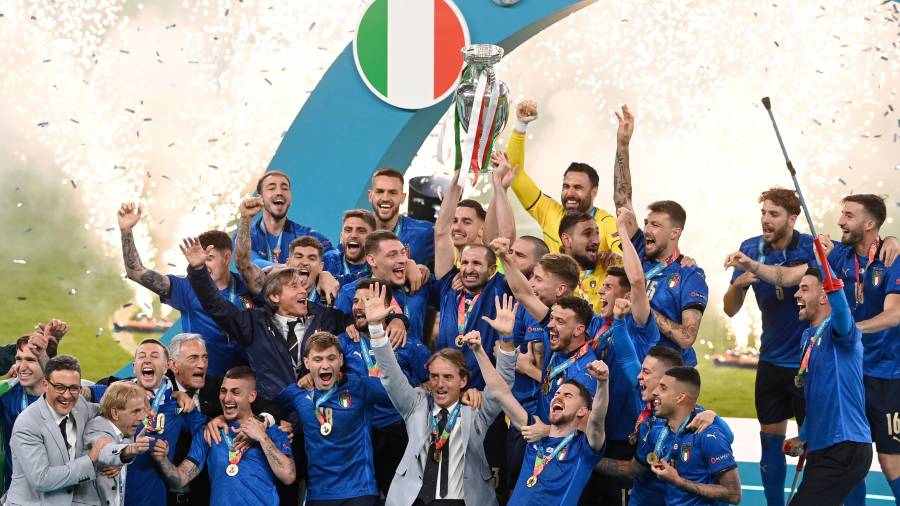 Imagen de los jugadores de Italia celebrando su victoria en la Eurocopa. EFE