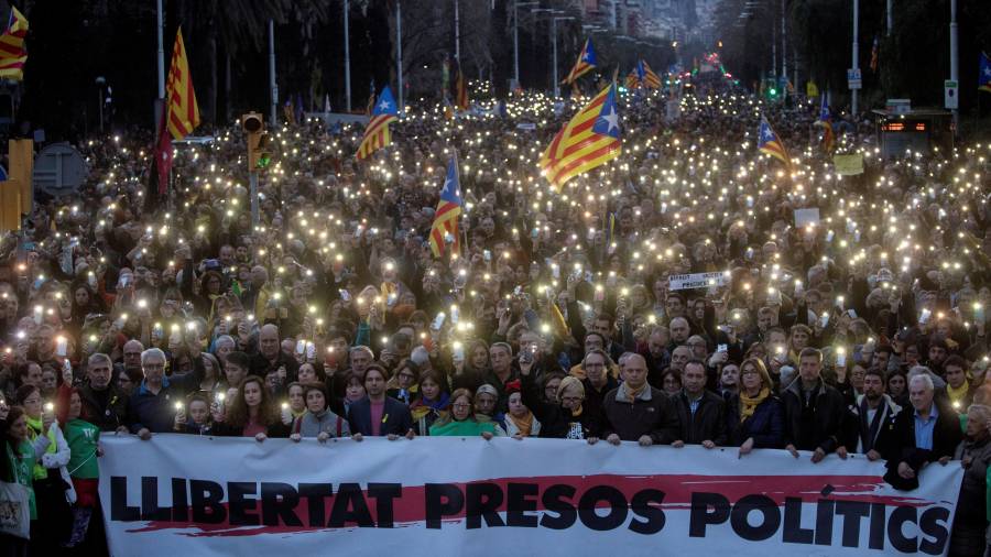 Un momento de la manifesta-ción convocada por la ANC en Barcelona. FOTO: Efe