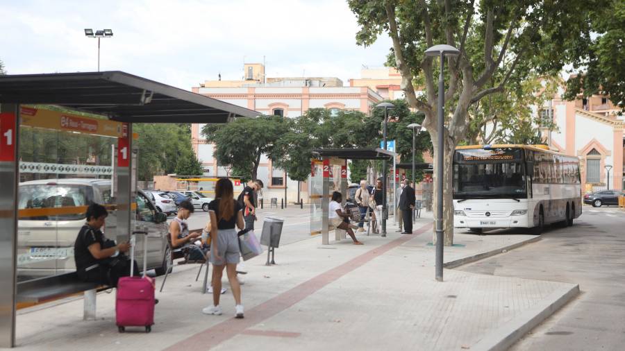 La nueva parada de autobuses de Reus Centre, en la calle Doctor Frias. FOTO: Alba Mariné