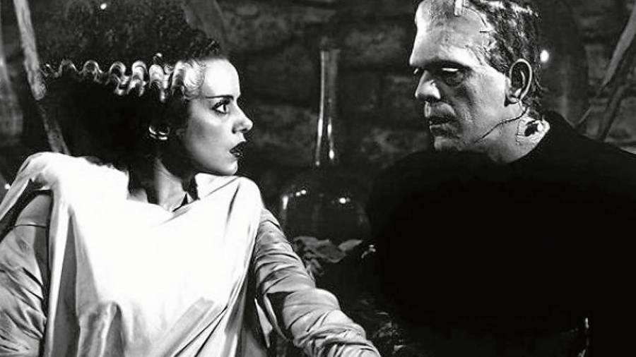 ‘La novia de Frankenstein’ (James Whale, 1935). La criatura con la novia creada para ella.