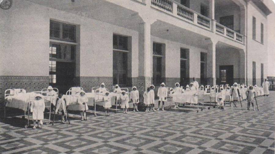 Los niños salían a tomar el sol a la terraza.