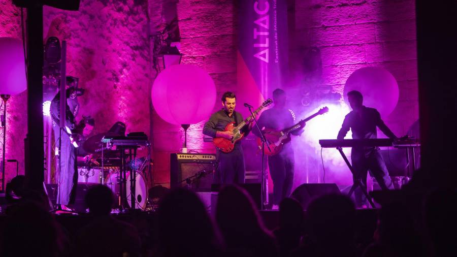 Un instant de l’actuació d’El Petit de Cal Eril al Festival de Música Independent d’Altafulla.  FOTO: MANEL R.GRANELL/ALTACUSTIC