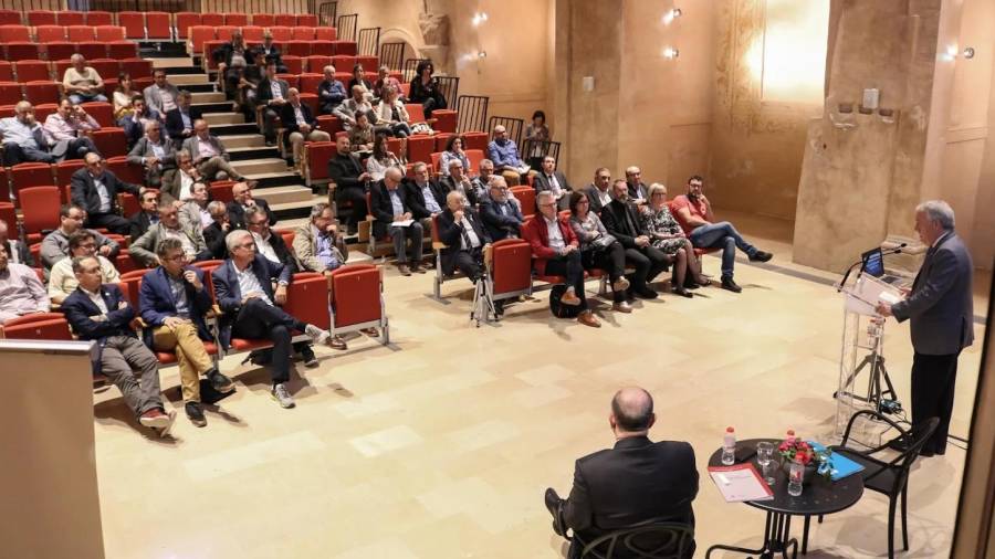 Imagen del encuentro que organizaron URV y Diputació el pasado martes en el Convent de les Arts d’Alcover.