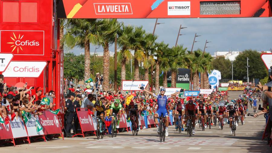 Final de etapa de la Vuelta este año en la Anilla Olímpica de Campclar. Foto: Pere Ferré