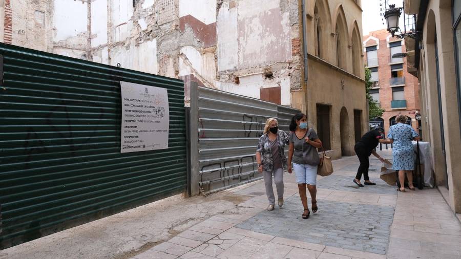 En noviembre terminaron los trabajos de demolición del número 12 de la calle Puríssima Concepció de Reus. FOTO: FABIÁN ACIDRES