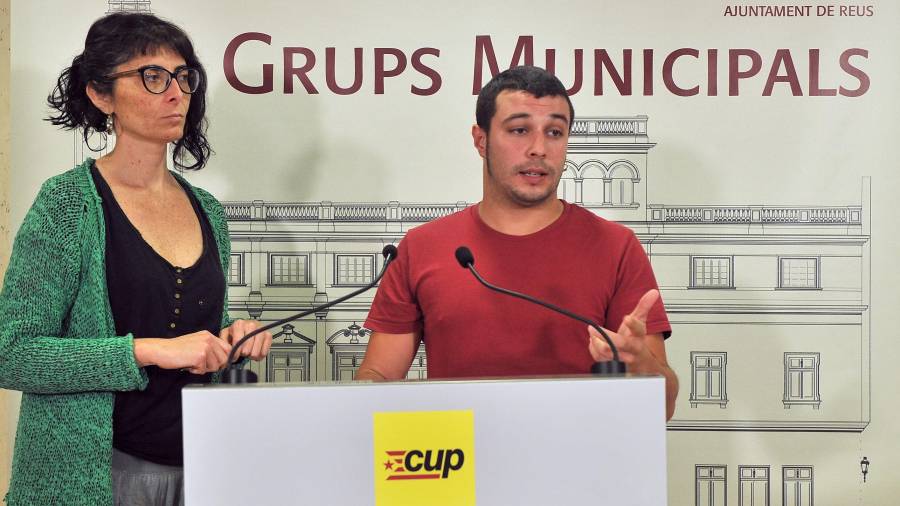 Imatge d'arxiu dels regidors de la CUP Marta Llorens i Edgar Hernández. Foto: A.González/DT