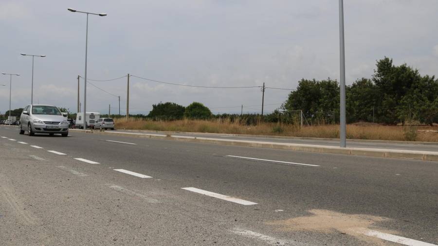 Imagen de la carretera T-325, en el punto donde se ha encontrado el coche con el cuerpo de la mujer. Foto: ACN