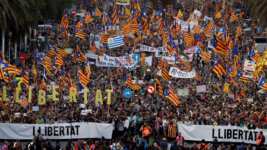 La multitudinaria y pacífica manifestación del 26 de octubre en Barcelona contra la sentencia del Procés. FOTO: EFE